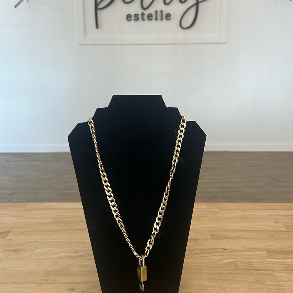 Louis Vuitton Lock and key #225 and unbranded chain